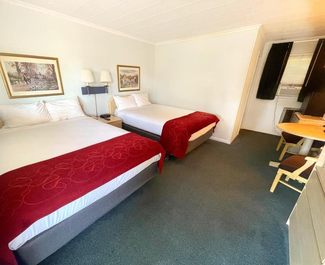 Turf And Spa Motel Saratoga Springs Bagian luar foto