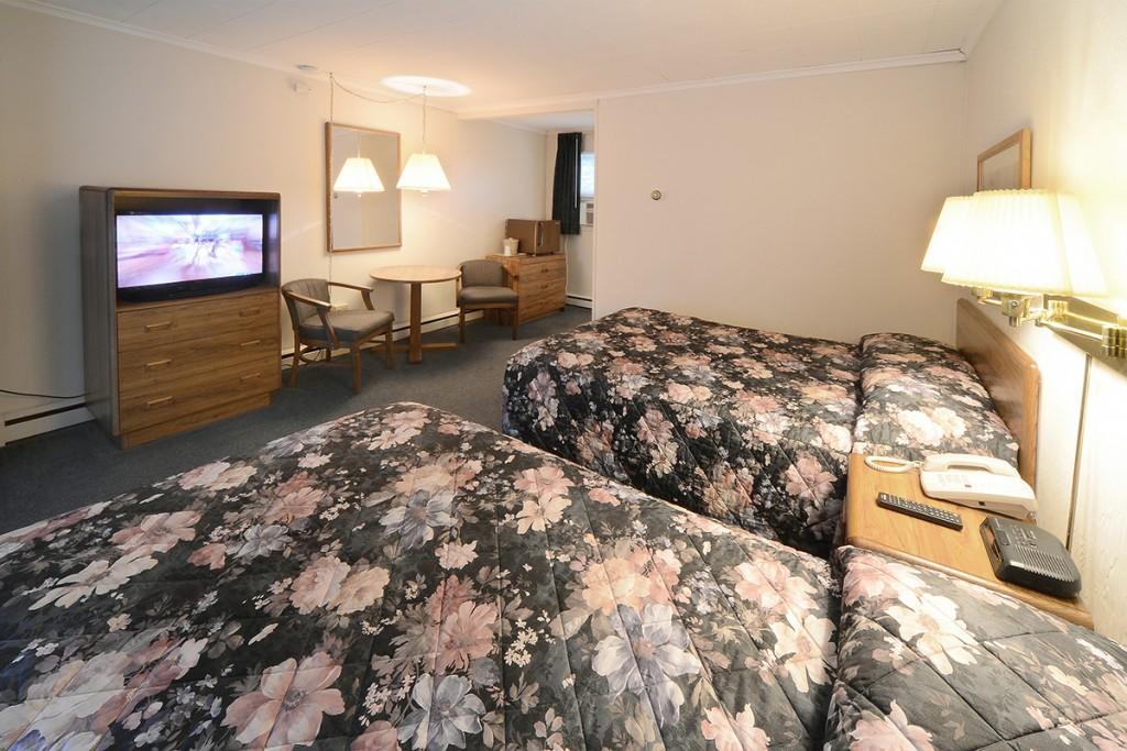 Turf And Spa Motel Saratoga Springs Bagian luar foto